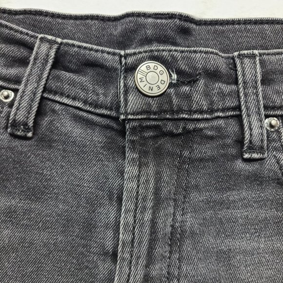 BDG Denim Tom Girl Mid Rise Frayed Hem Distressed Jean Shorts Size 28 - Picture 4 of 13